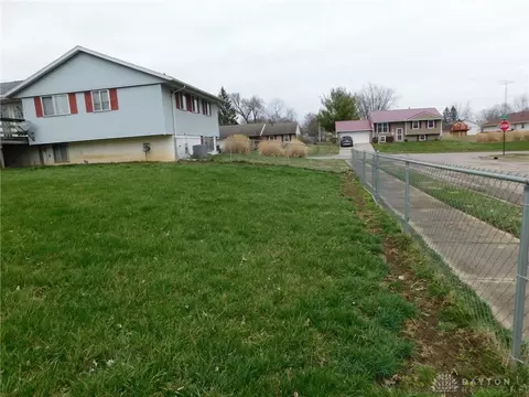 1741 Marinette Dr, Springfield, OH 45503 photo 5