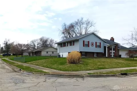 1741 Marinette Dr, Springfield, OH 45503 photo 4
