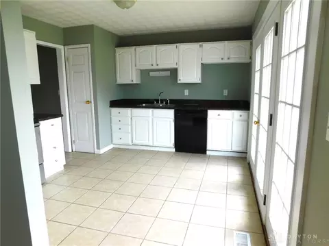 1741 Marinette Dr, Springfield, OH 45503 photo 14