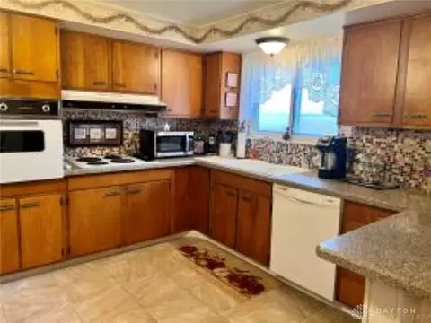 1380 Buck Creek Ln, Springfield, OH 45502 photo 5