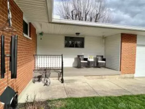 1380 Buck Creek Ln, Springfield, OH 45502 photo 3