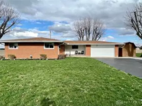 1380 Buck Creek Ln, Springfield, OH 45502 photo 1