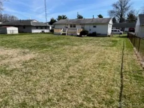 130 W Auburn Ave, Springfield, OH 45506 photo 4