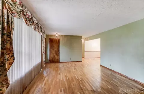575 Suncrest Dr, Springfield, OH 45503 photo 8