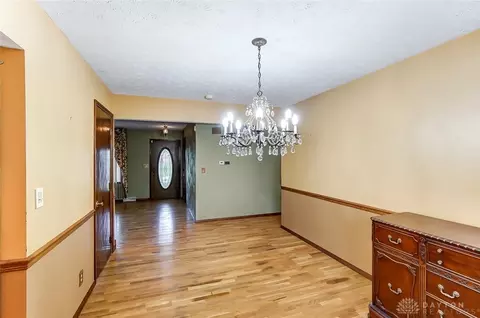 575 Suncrest Dr, Springfield, OH 45503 photo 9