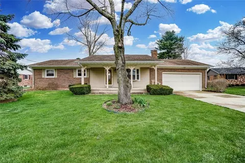 575 Suncrest Dr, Springfield, OH 45503 photo 2