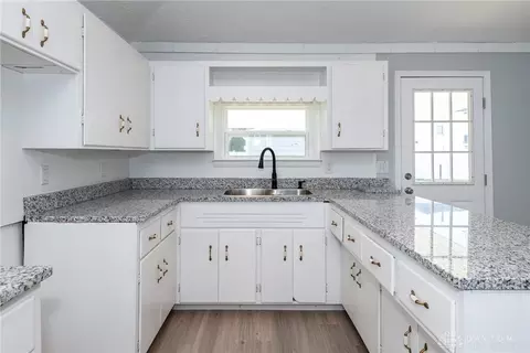 305 N Western Ave, Springfield, OH 45504 photo 17