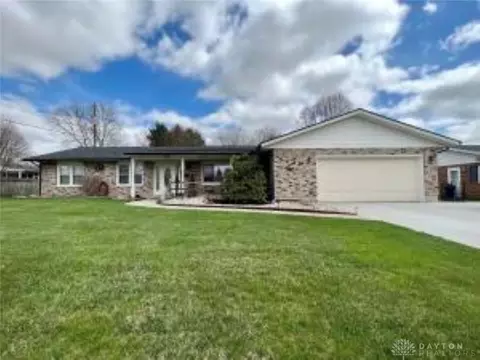 5420 W Ridgewood Rd, Springfield, OH 45503 photo 1