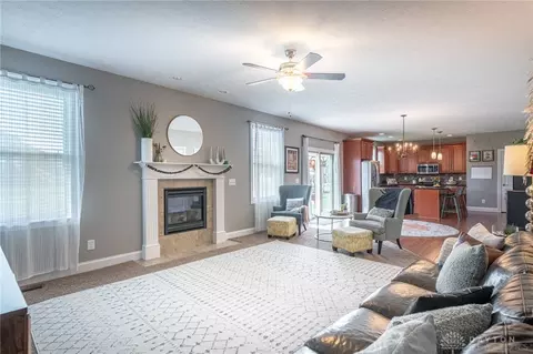135 E Pugh Dr, Springboro, OH 45066 photo 2