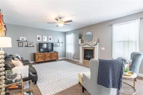 135 E Pugh Dr, Springboro, OH 45066 photo 3