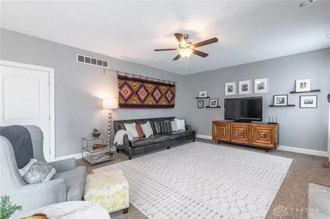 135 E Pugh Dr, Springboro, OH 45066 photo 4