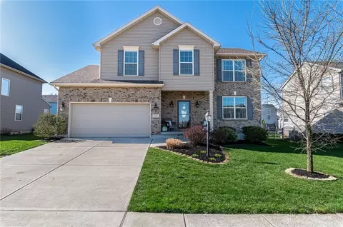 135 E Pugh Dr, Springboro, OH 45066 photo 1