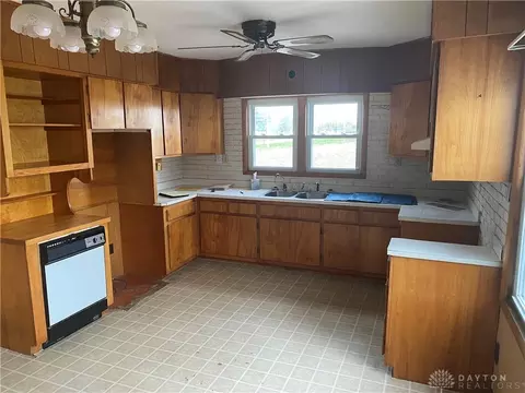 4825 Troy Rd, Springfield, OH 45502 photo 9