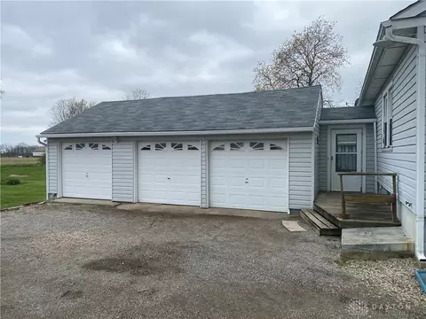 4825 Troy Rd, Springfield, OH 45502 photo 3