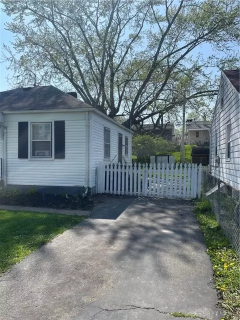 1663 Pell Dr, Dayton, OH 45410 photo 3