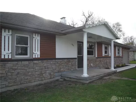 921 Beach Dr, Medway, OH 45341 photo 1