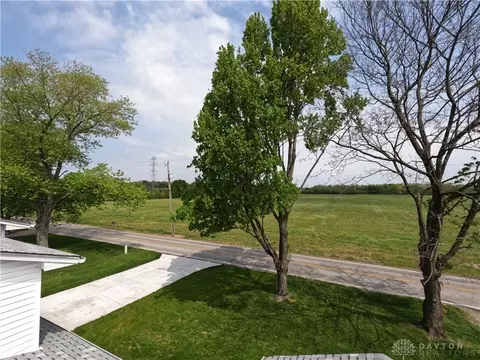 8441 Haddix Rd, Fairborn, OH 45324 photo 3