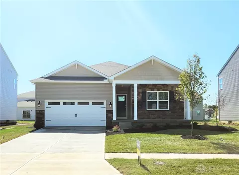 5208 Windbrooke Dr, Tipp City, OH 45371