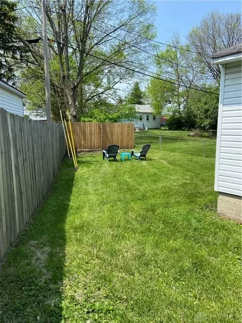 1813 Rainbow Dr, Dayton, OH 45420 photo 2
