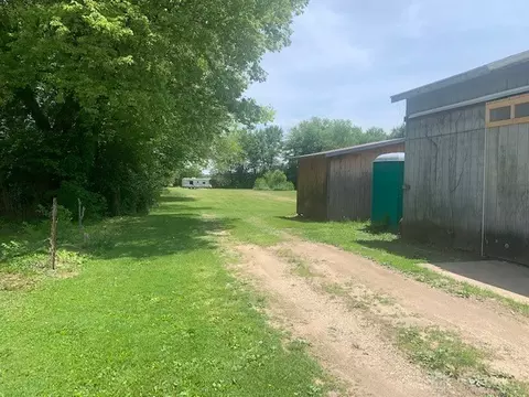 3196 Old Clifton Rd, Springfield, OH 45502 photo 4