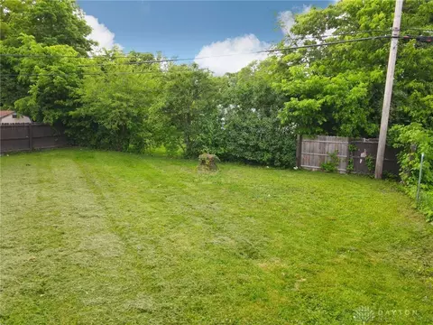 321 E Nottingham Rd, Dayton, OH 45405 photo 5
