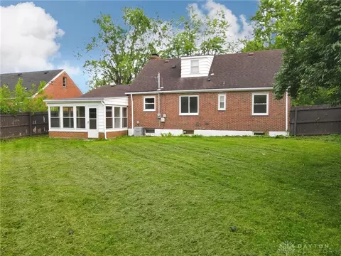 321 E Nottingham Rd, Dayton, OH 45405 photo 3