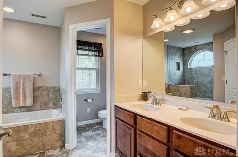 45 Ambridge Ct, Springboro, OH 45066 photo 14