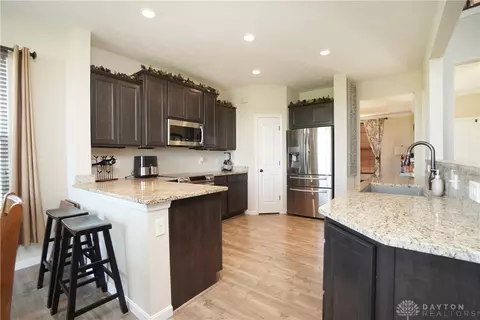 1071 Bluffview Dr, Fairborn, OH 45324 photo 8