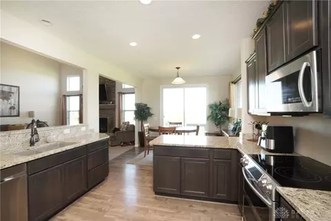 1071 Bluffview Dr, Fairborn, OH 45324 photo 9