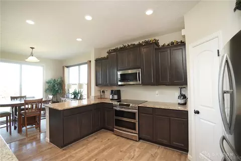 1071 Bluffview Dr, Fairborn, OH 45324 photo 12