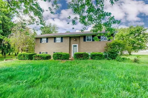5218 E County Line Rd, Springfield, OH 45502 photo 3