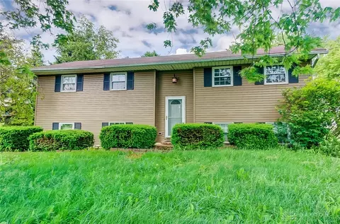 5218 E County Line Rd, Springfield, OH 45502 photo 2