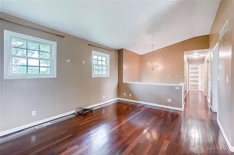 5218 E County Line Rd, Springfield, OH 45502 photo 7