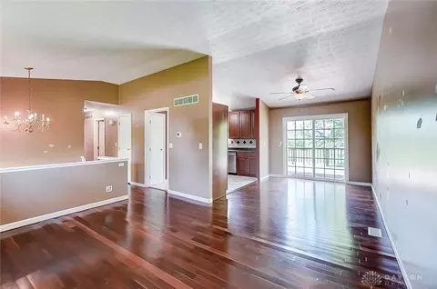 5218 E County Line Rd, Springfield, OH 45502 photo 8