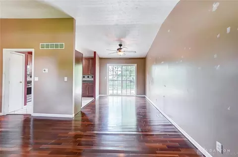 5218 E County Line Rd, Springfield, OH 45502 photo 9
