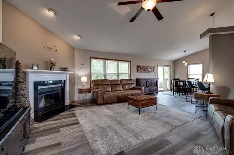 4663 Snider Rd, Fairborn, OH 45324 photo 2