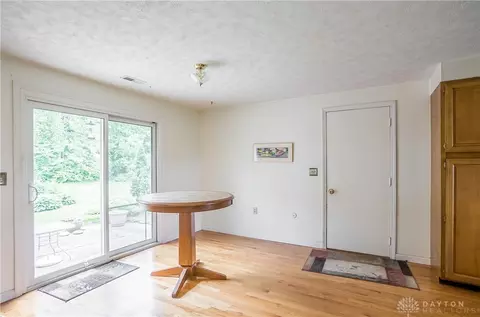 2270 Ebersole Rd, Springfield, OH 45502 photo 9