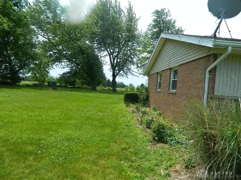 4975 E County Line Rd, Springfield, OH 45502 photo 2