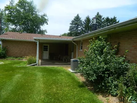 4975 E County Line Rd, Springfield, OH 45502 photo 3
