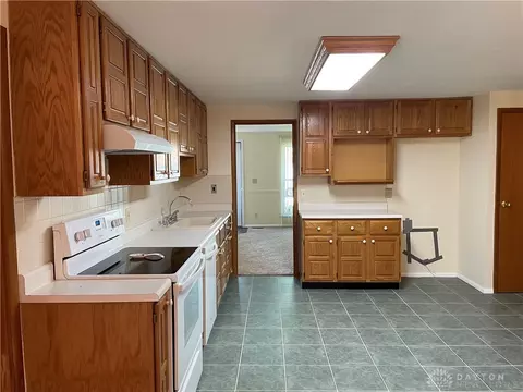 4481 Otis St, Enon, OH 45323 photo 9