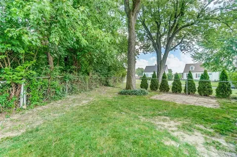 2247 E Bataan Dr, Dayton, OH 45420 photo 42