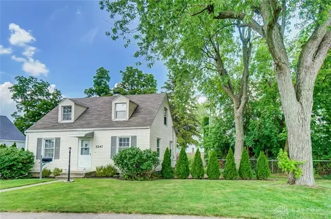 2247 E Bataan Dr, Dayton, OH 45420 photo 3