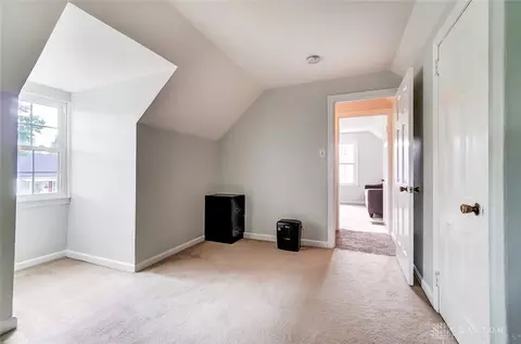 2247 E Bataan Dr, Dayton, OH 45420 photo 29
