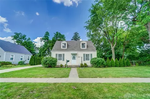 2247 E Bataan Dr, Dayton, OH 45420 photo 2