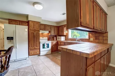 2464 Brookdale Dr, Springfield, OH 45502 photo 17