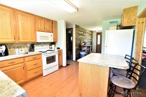 2835 Oxford Dr, Springfield, OH 45506 photo 6