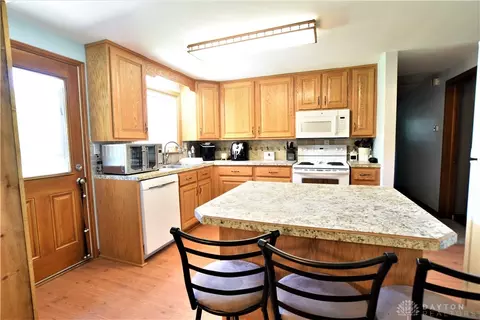 2835 Oxford Dr, Springfield, OH 45506 photo 5