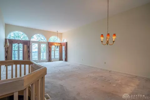 12156 Peak Dr, Cincinnati, OH 45246 photo 3