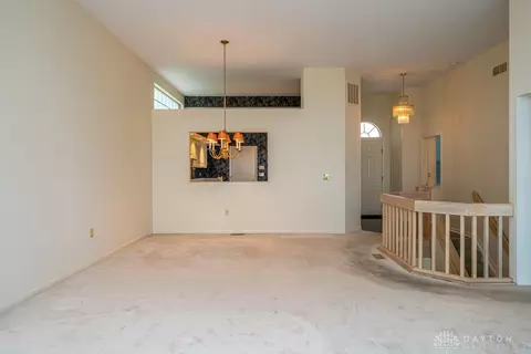 12156 Peak Dr, Cincinnati, OH 45246 photo 5