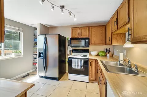 2845 Millbank Row, Maineville, OH 45039 photo 6